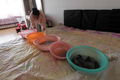 饶平楼上漏水，住户失联，小区没物管，业主维权难！律师来支招……